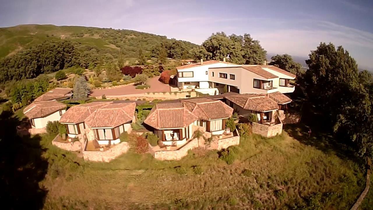 Hotel Nabia Candeleda Exterior foto